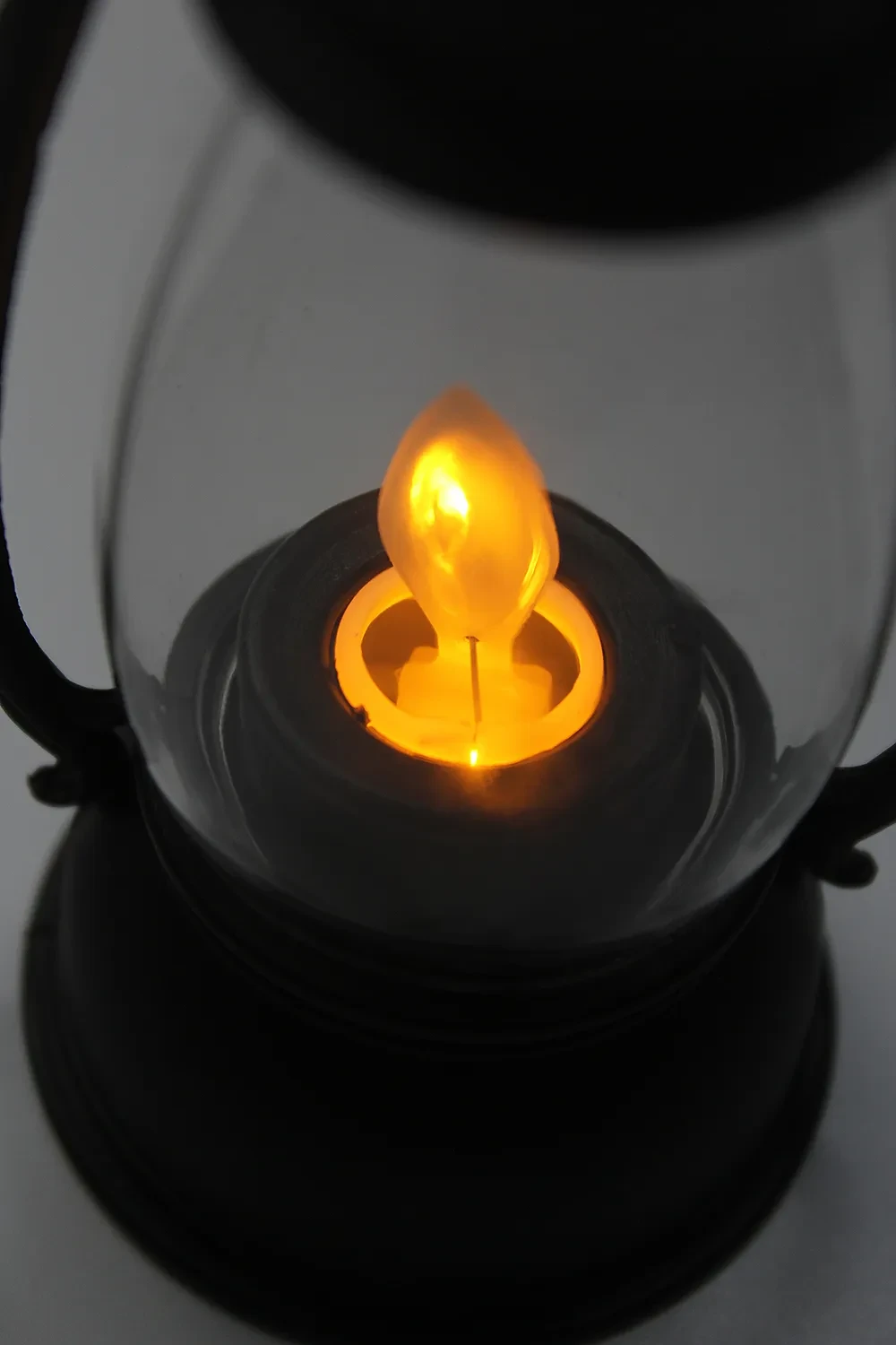 The Candlelight Can Shake The Retro Lantern