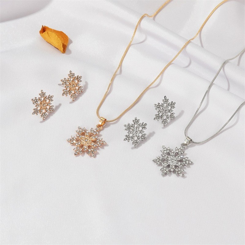 Exquisite Zircon Snowflake Necklace