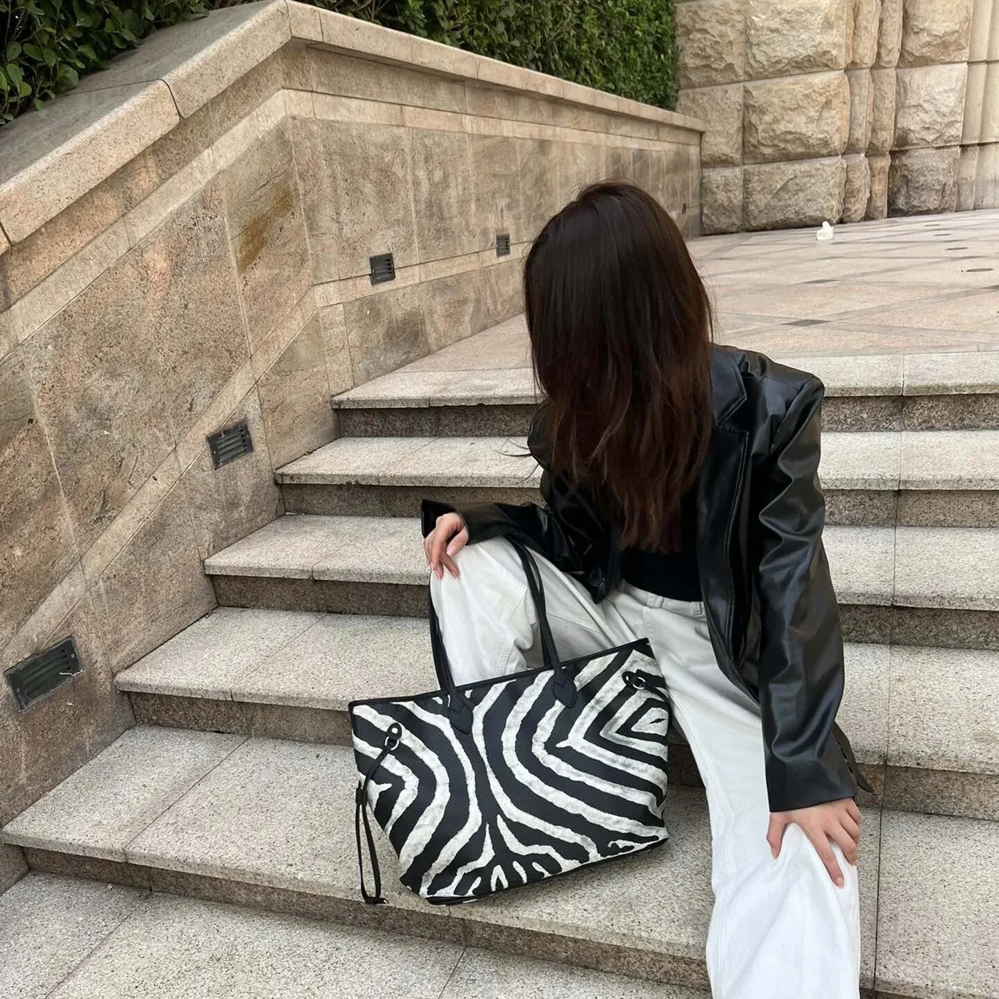 Retro Underarm Niche Shoulder Messenger Bag