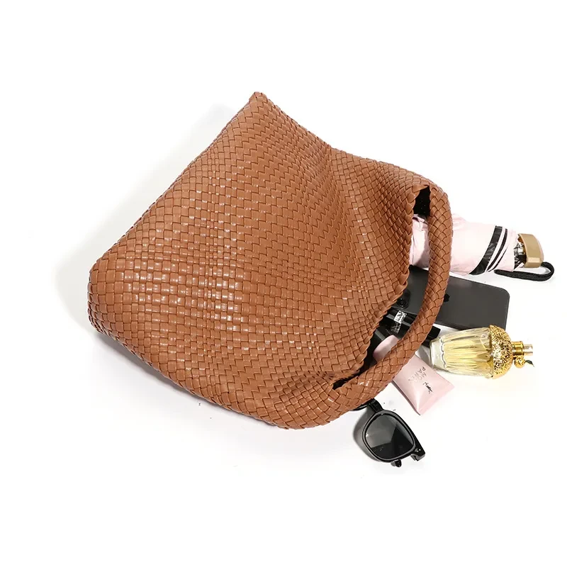 Fashion Casual Large Capacity Hand-woven Bag Women