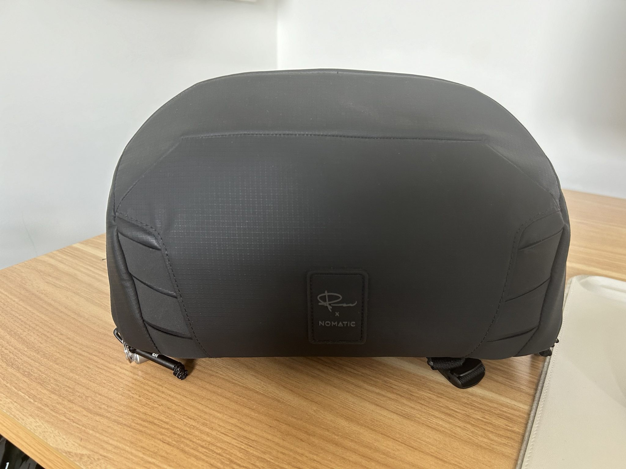 Nomatic Peter MCKINNON CAMERA SLING 8L In mint condition