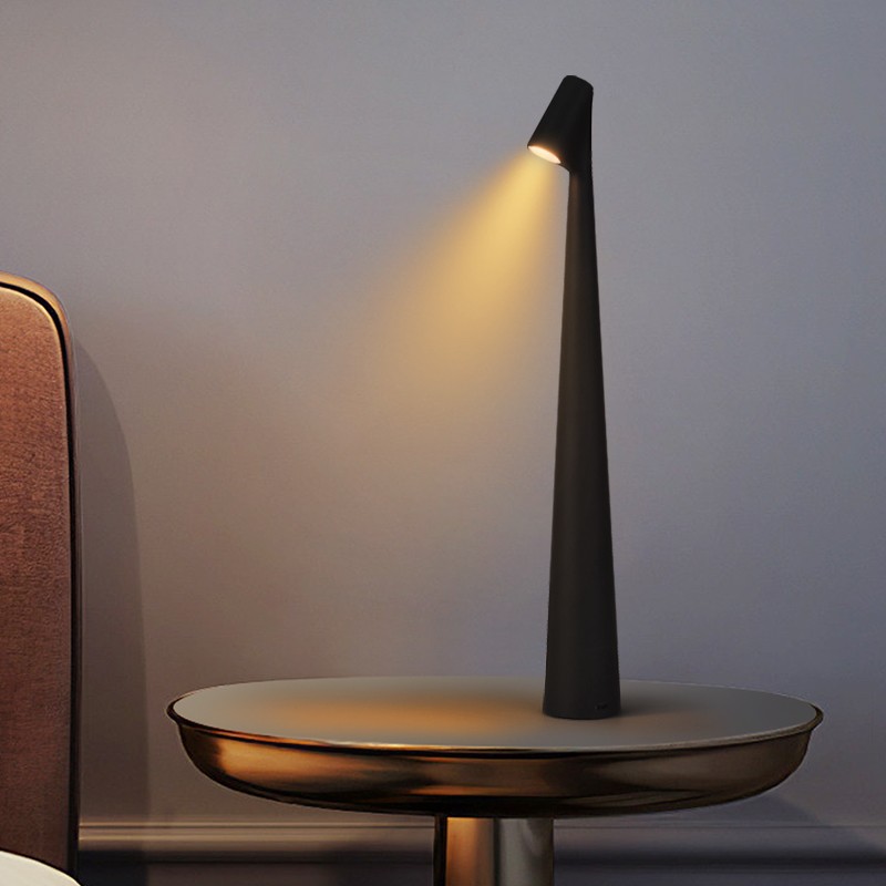 Designer's Vertical Pole Desk Lamp - Luxury Light with USB Charging, Atmosphere Lamp for Bedroom and Bedside