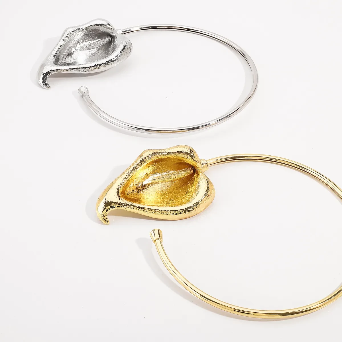 Exaggerated Poplar Leaves Three-dimensional Metal Style Neckband Necklace