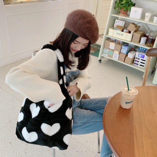 Women's Plush Loving Heart Large Shoulder Bag