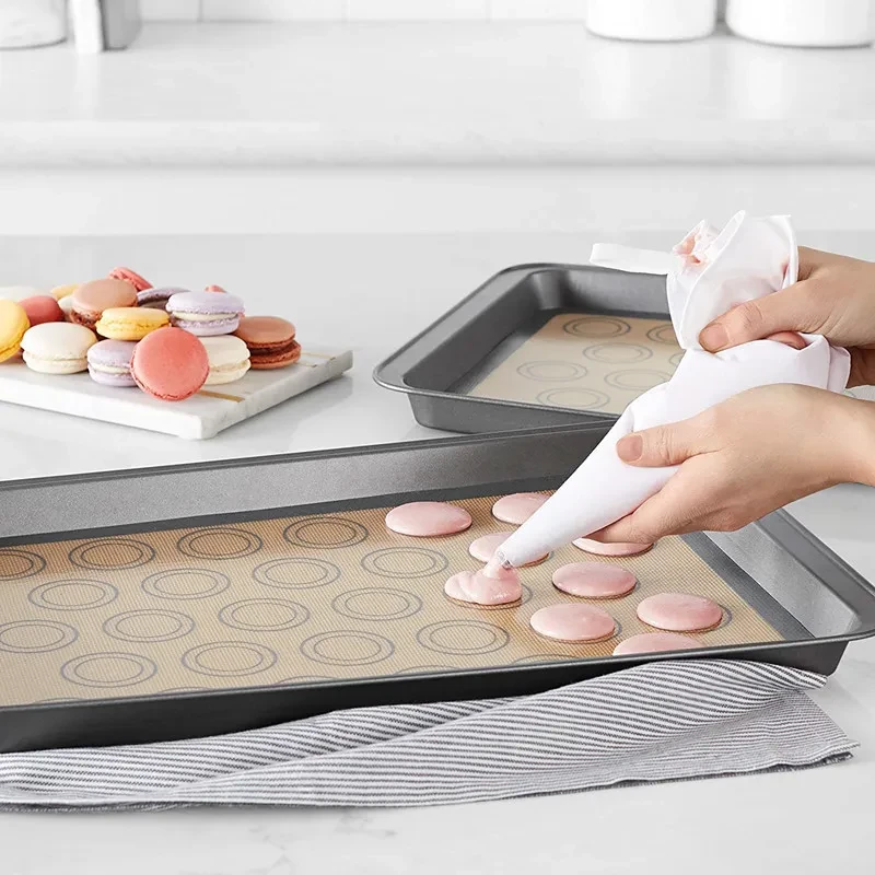 Thermally resistant silicone baking mat