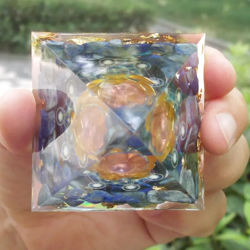 Crystal Stone Dripping Technology Pyramid Car