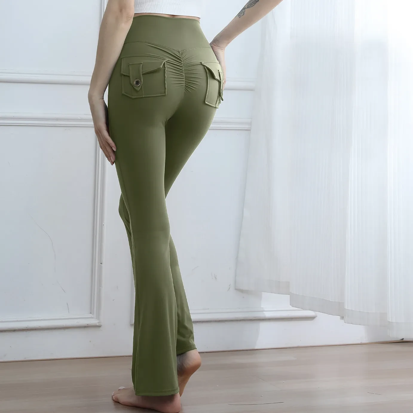 Get the perfect combination of comfort and style with SEO Yoga Fitness Flared Pants With Pockets. Scrunch butt design, high waist, and breathable fabric for a flattering, comfortable fit. Available in NZ.