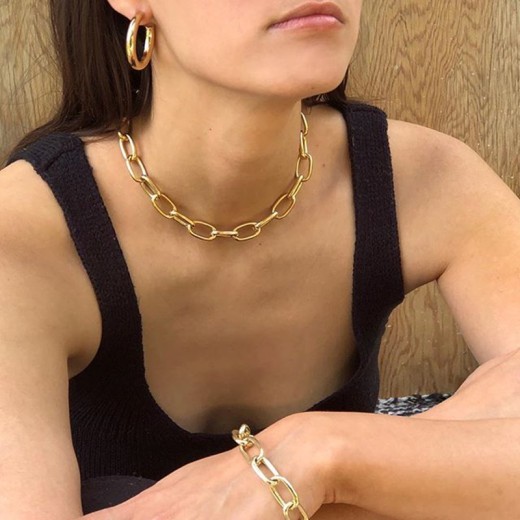 Personalized chain and fashionable hand accessories