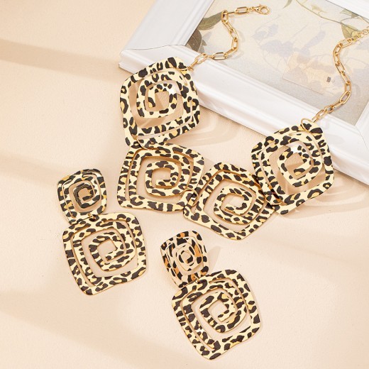 Geometric Trend Circle Spiral Texture Leopard Print Stud Earrings Necklace Suit