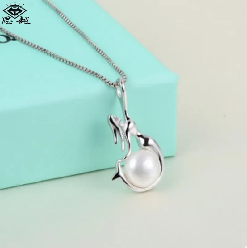 Freshwater pearl pendant