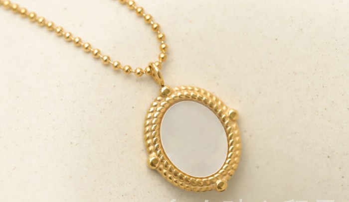 Jada Gold Shell Pendant
