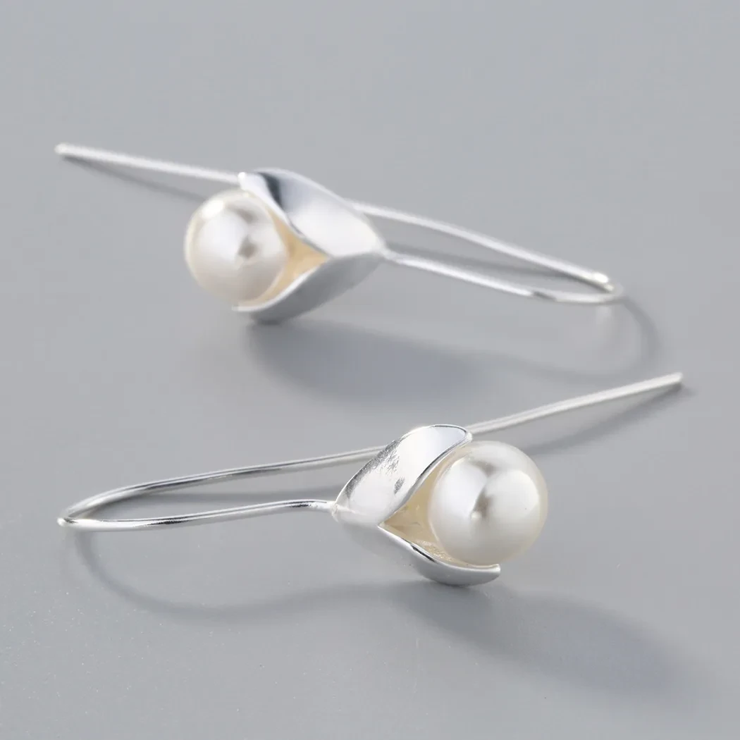 Long pendant pearl earrings