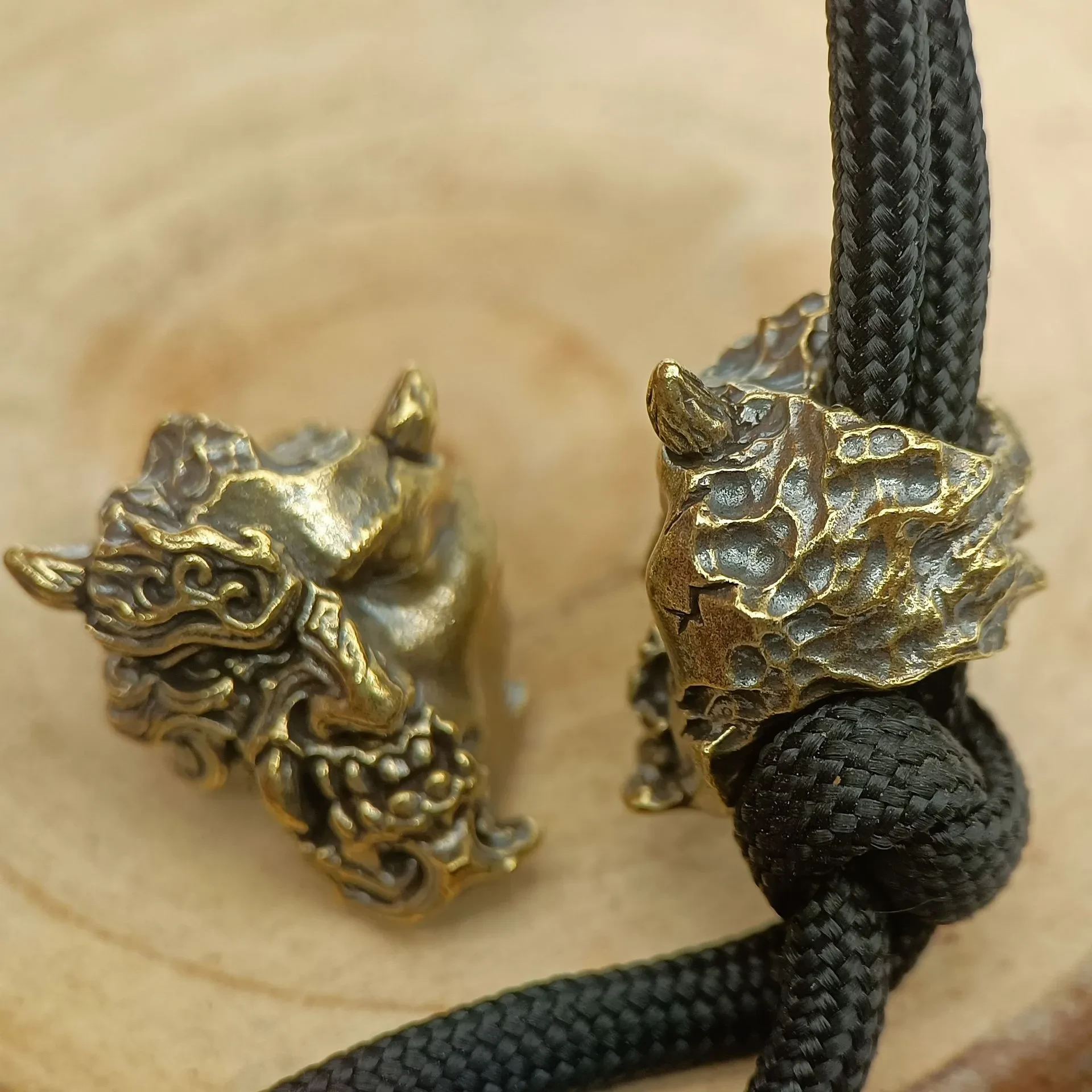 Damaged Version Hand Strap Parachute Cord Pendant Push Card Pendant Slingshot