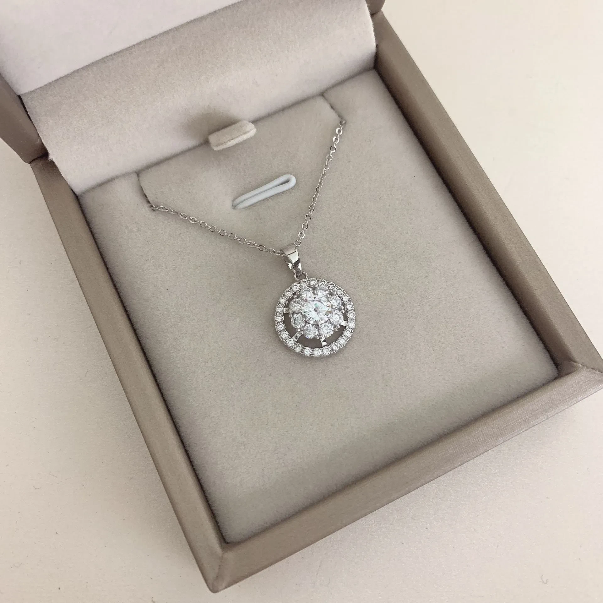 Women's Zircon Rotating Pendant Necklace