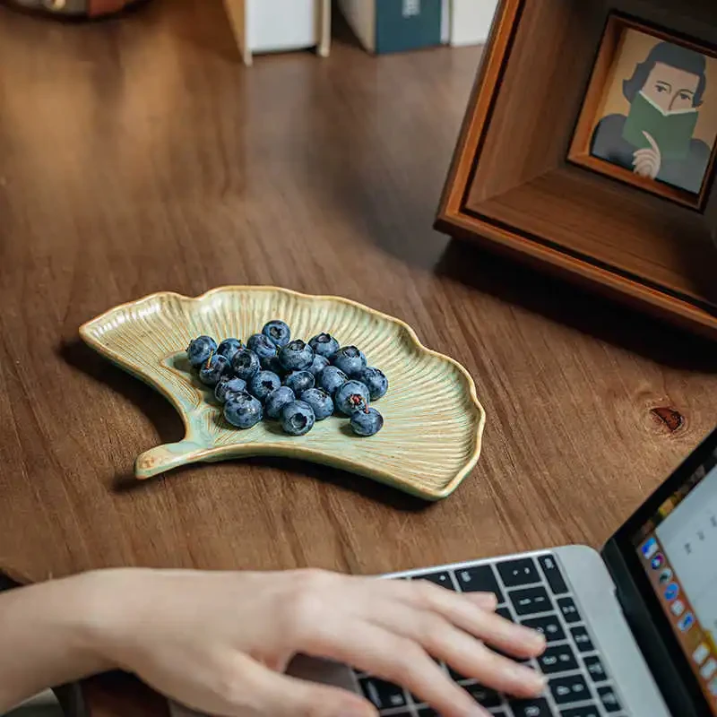 Stoneware 8-inch Ginkgo Leaf Fan-shaped Plate
