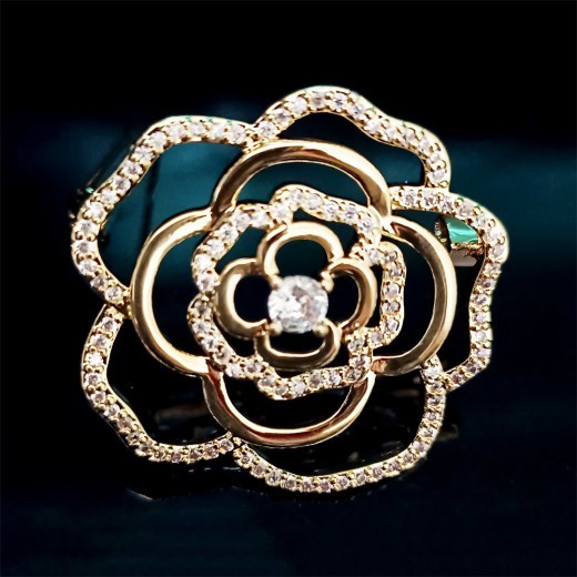 High-grade Rose Hollow Brooch Exquisite Female