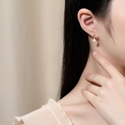 Sansheng Apricot Female Korean Style Design Net Red Small Skirt Rose Gold Fritillary Earrings