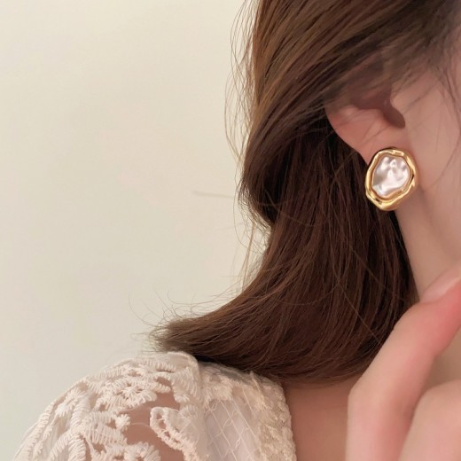 Irregular Pearl Edge Stud Earrings For Women