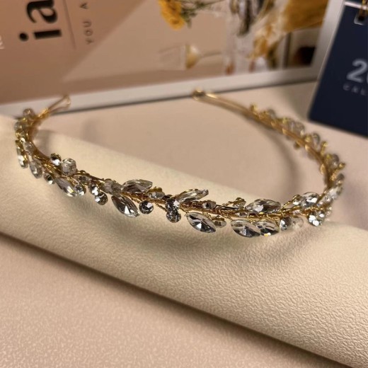 Glass Hairbands With A Minimalist Temperament