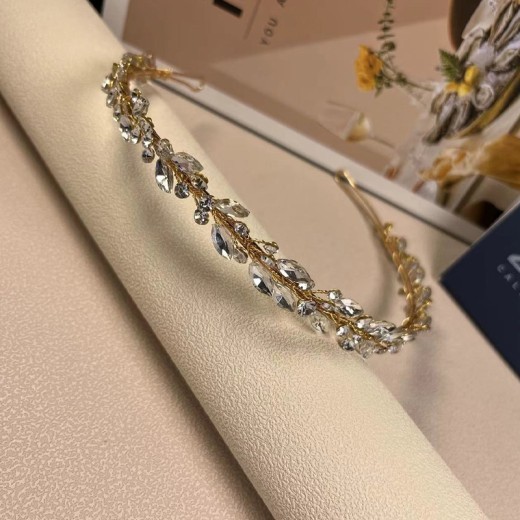 Glass Hairbands With A Minimalist Temperament