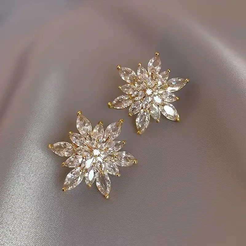 Elegant Snowflake Flower Earrings