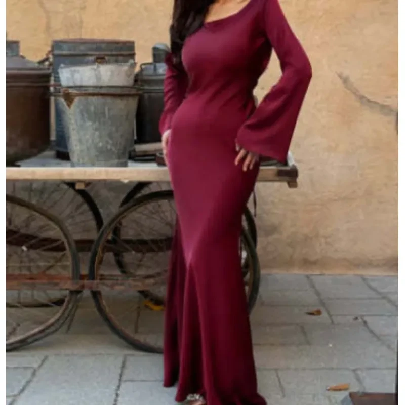 Women's Round Neck Long Sleeved Waist Cinching Dress