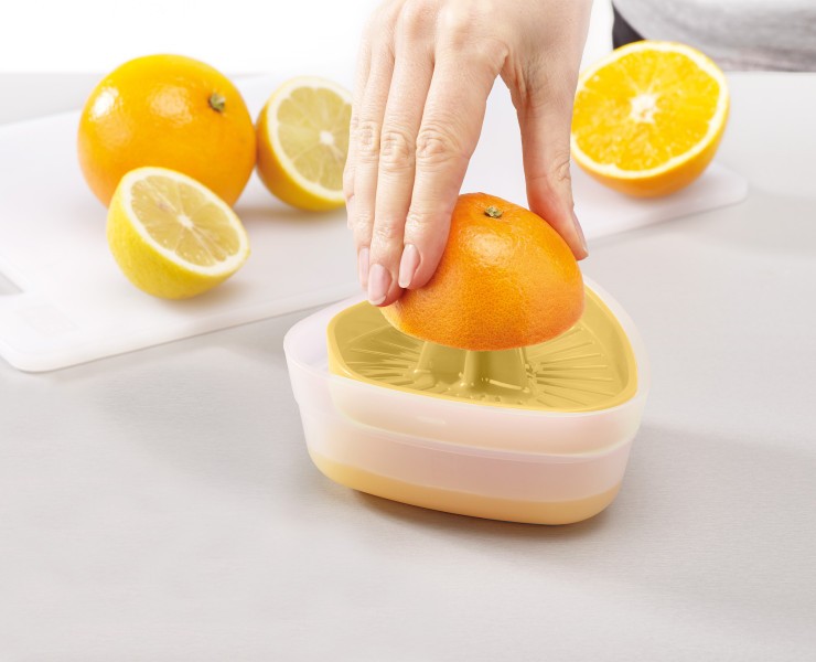 Juicer with reversible lid  - Joseph Joseph Duo