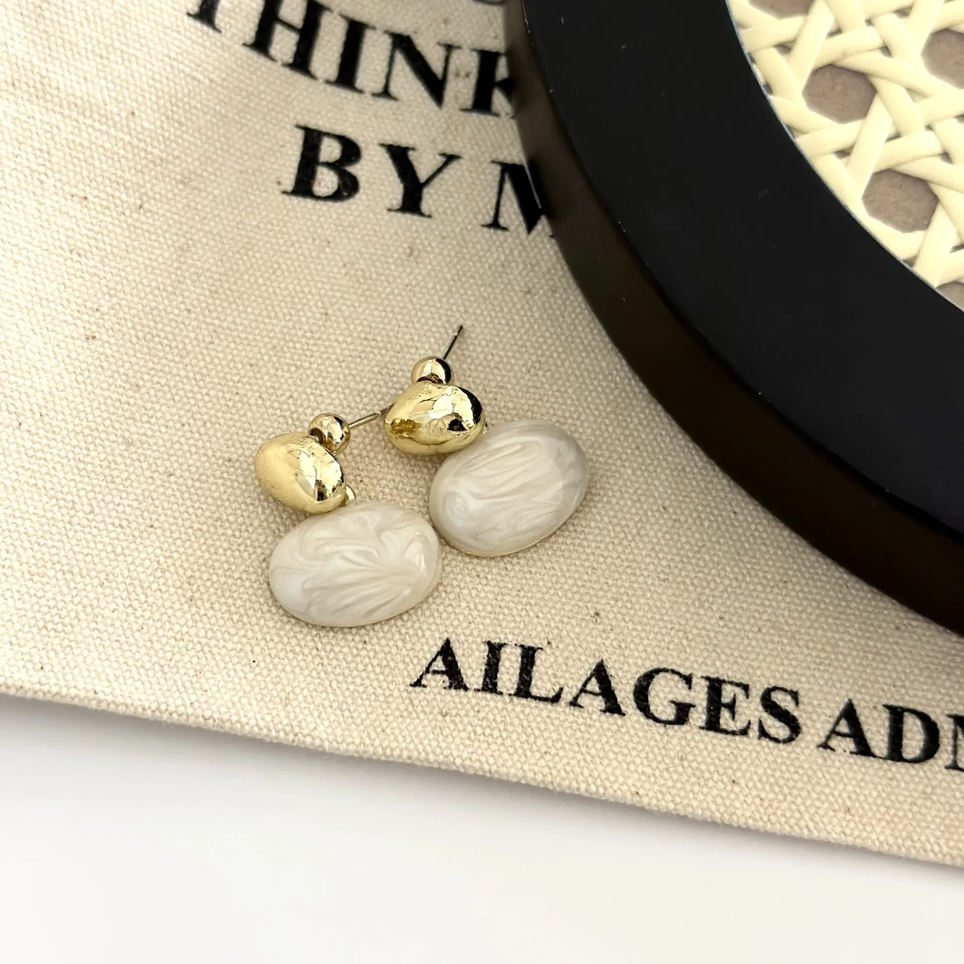 Silver Needle French Retro Dual-wear Bean-shaped Stud Earrings