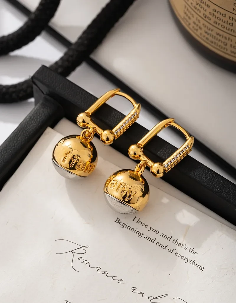 Fashion Ball Retro High-grade Earrings