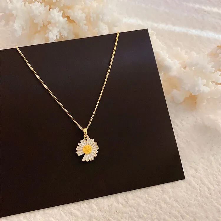 Temperament Flower Pendant Decorated Clavicle Chain