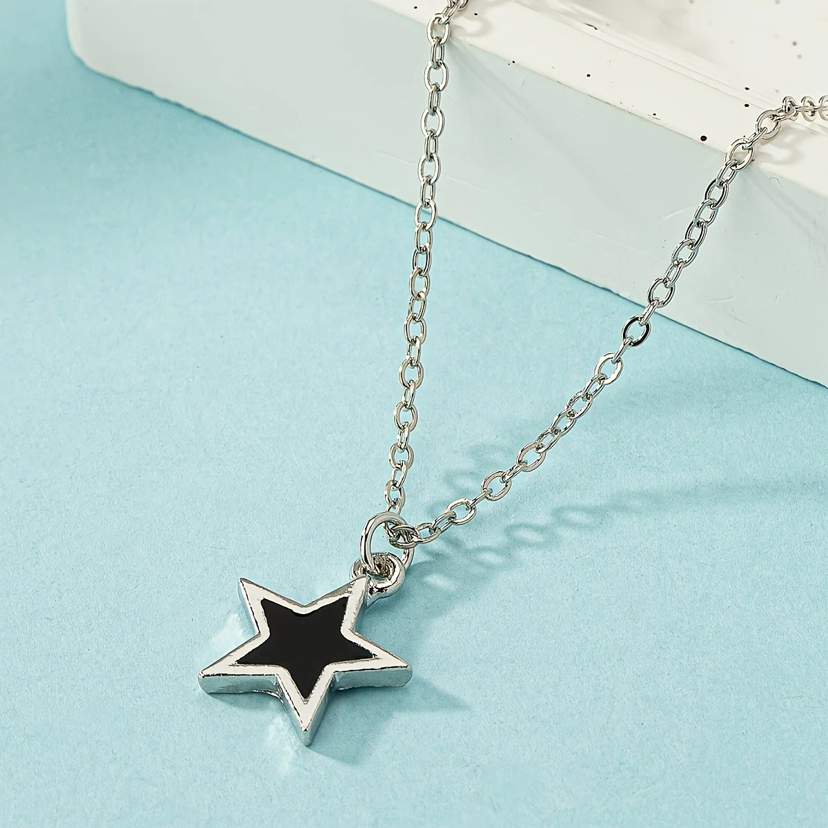 Elegant & Sexy Star Pendant Necklace for Women  Zinc Alloy, Perfect for Daily Wear or Vacation