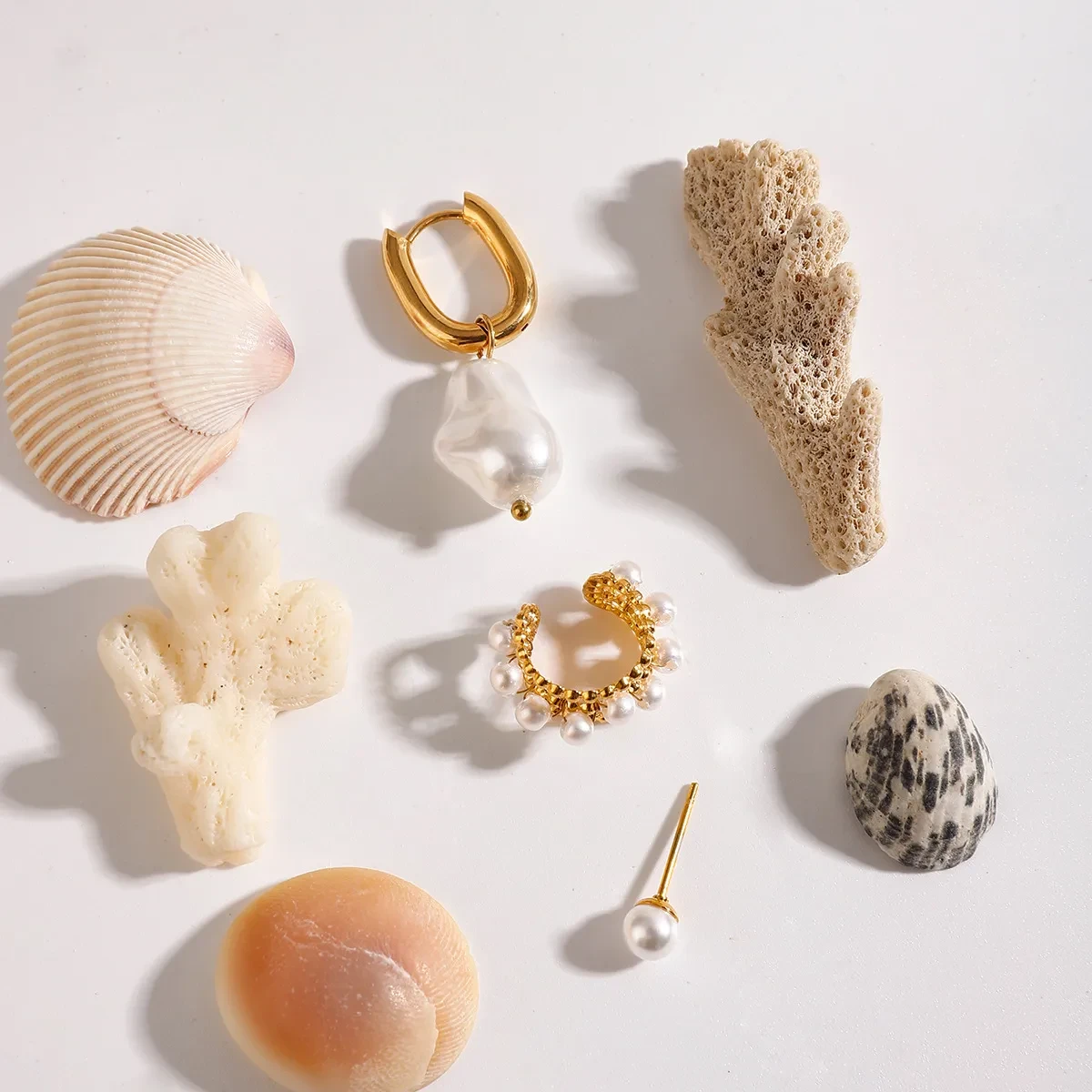 18K Gold Stainless Steel Pearl Round Beads Shell Pearls Ear Clip Earrings