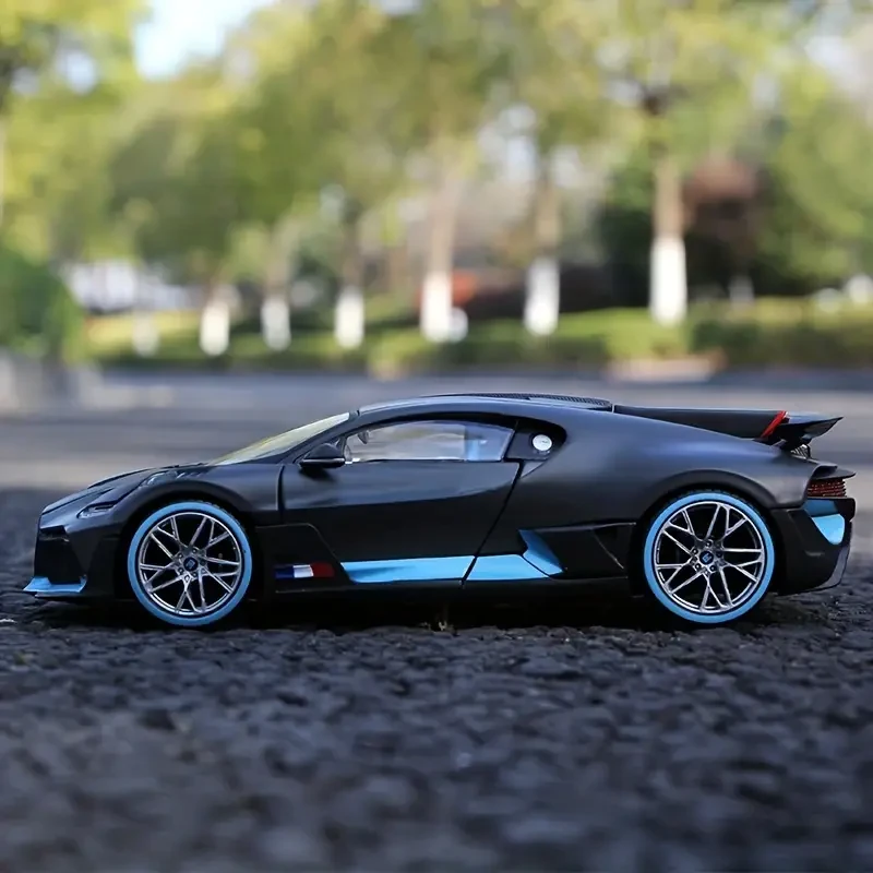 Maisto 1:24 Scale for Bugatti Divo Diecast Sports Car Model