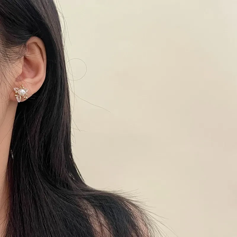 New Exquisite Fashion All-match Small Diamond Pearl Flower Earrings