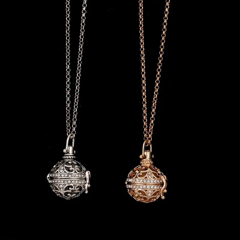 Men's And Women's Fashion Simple Hollow Out With Diamond Pendant Necklace