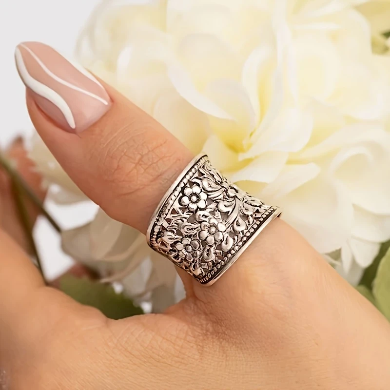 Vintage Women's Adjustable Ring with Bohemian Style Carving  Exquisite Temperament, Versatile Party Jewelry Gift