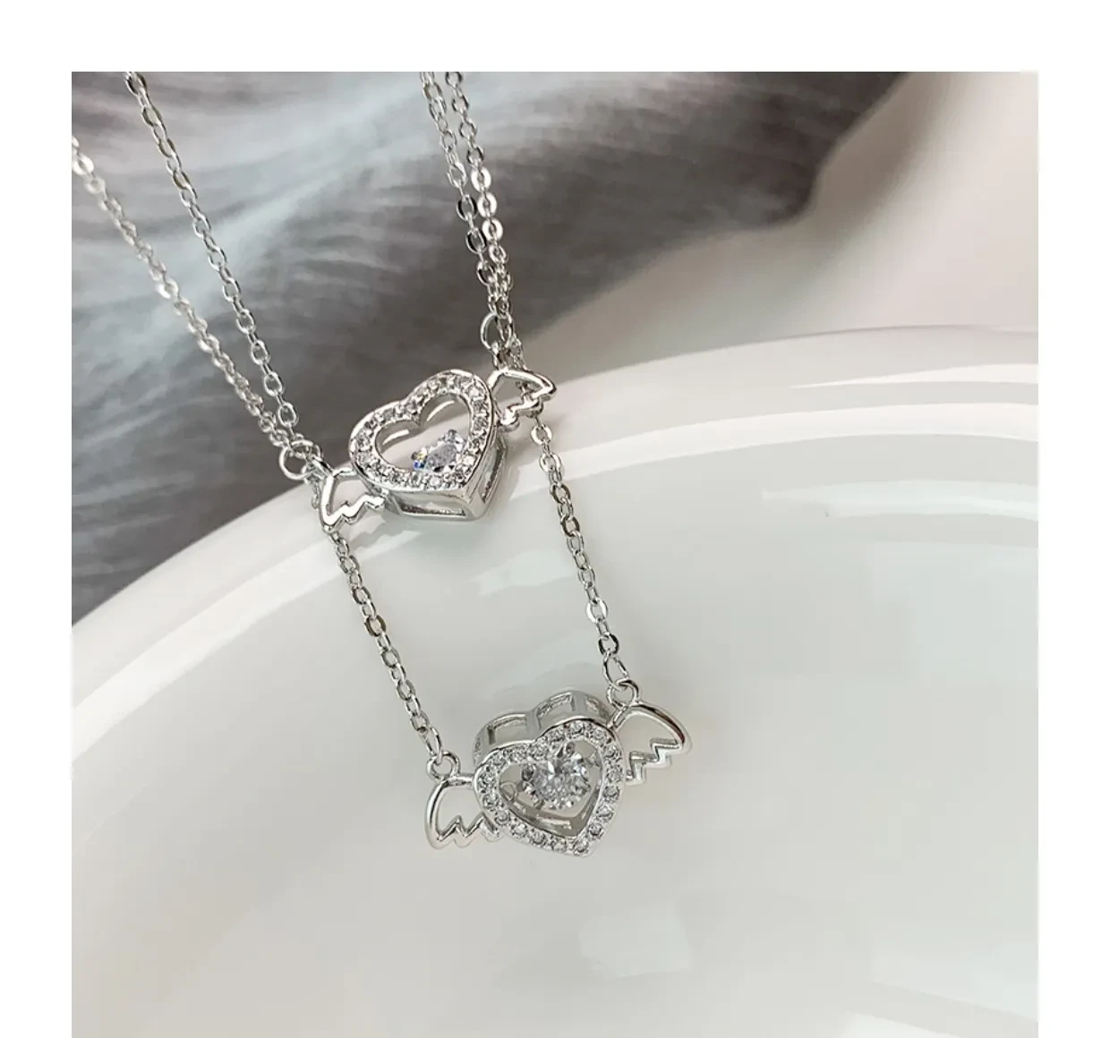 Design The Clavicle Chain Of A Light And Extravagant Minority Female