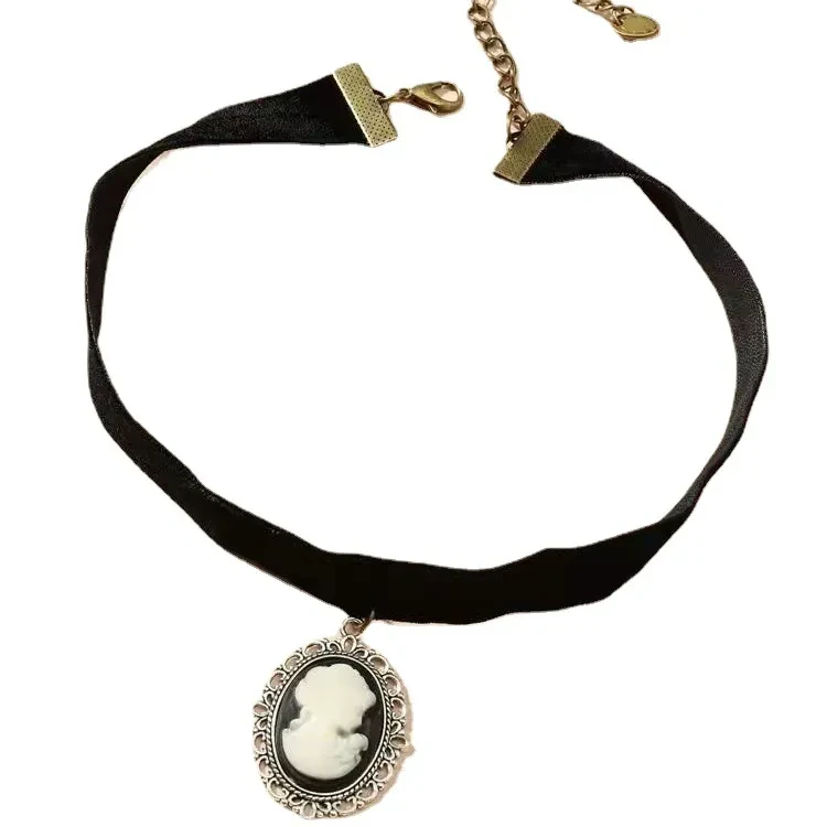 Women's Fashion Vintage Cartoon Princess Beauty Head Pearl Necklace