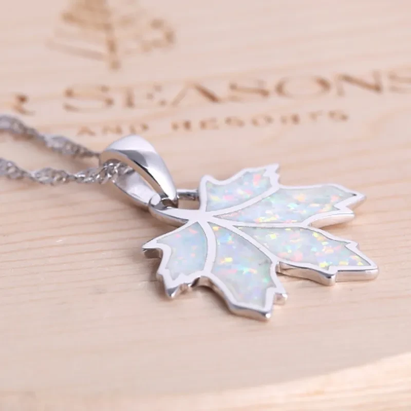 Leaves temperament female necklace