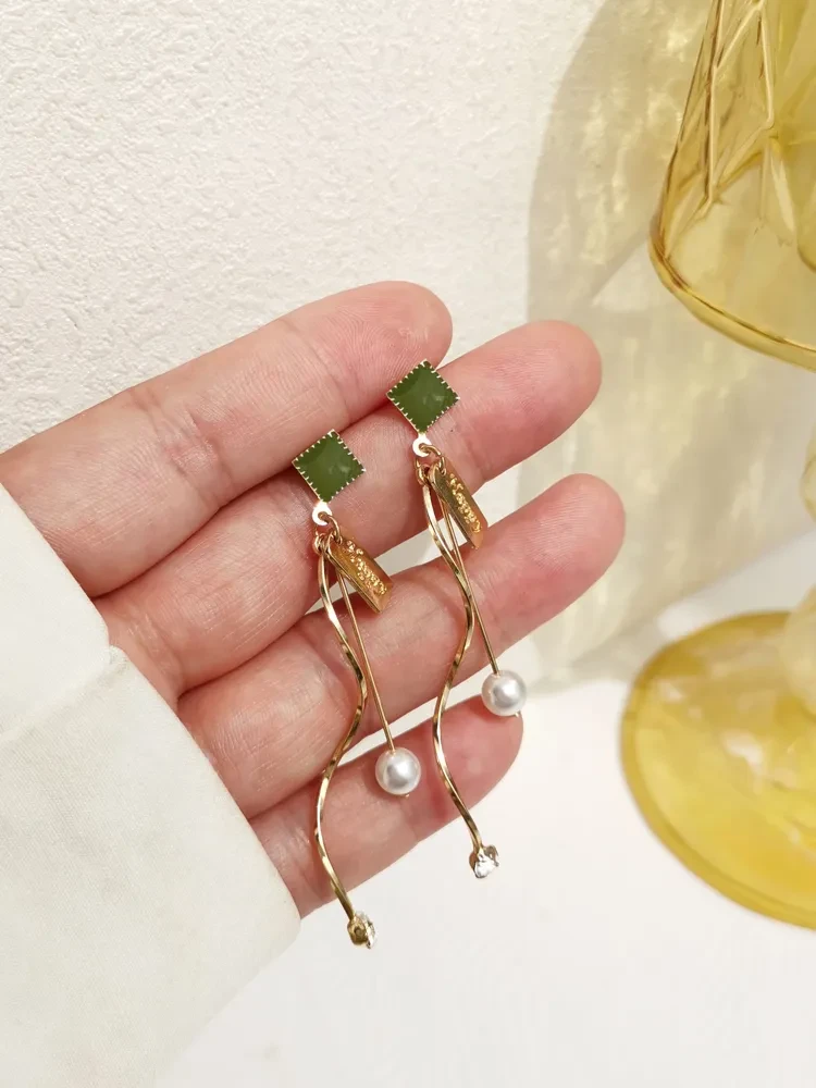 Fashion And Gentle New Creative Temperament Long Pearl Earrings
