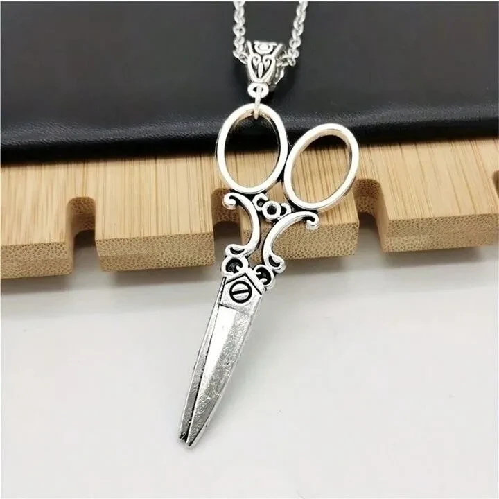 European And American Retro Personalized Scissor Shaped Necklace