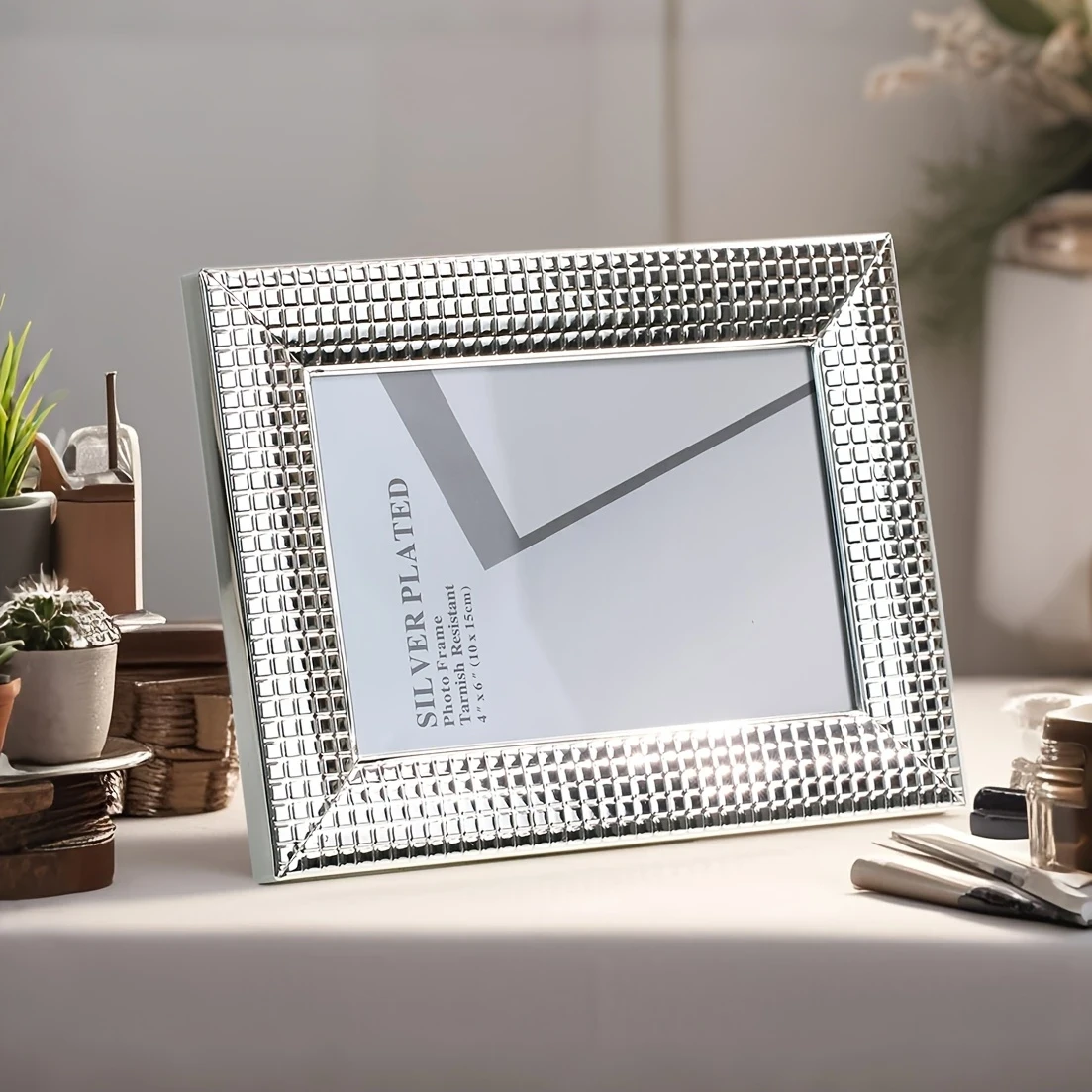 6-inch 7-inch Silvery Metal Iron Art Picture Frame with Glass Grid  Creative Design, Standing or Portrait, Ideal for Signature Photos, Art Photos, Commemorative Photos, Holiday Gifts
