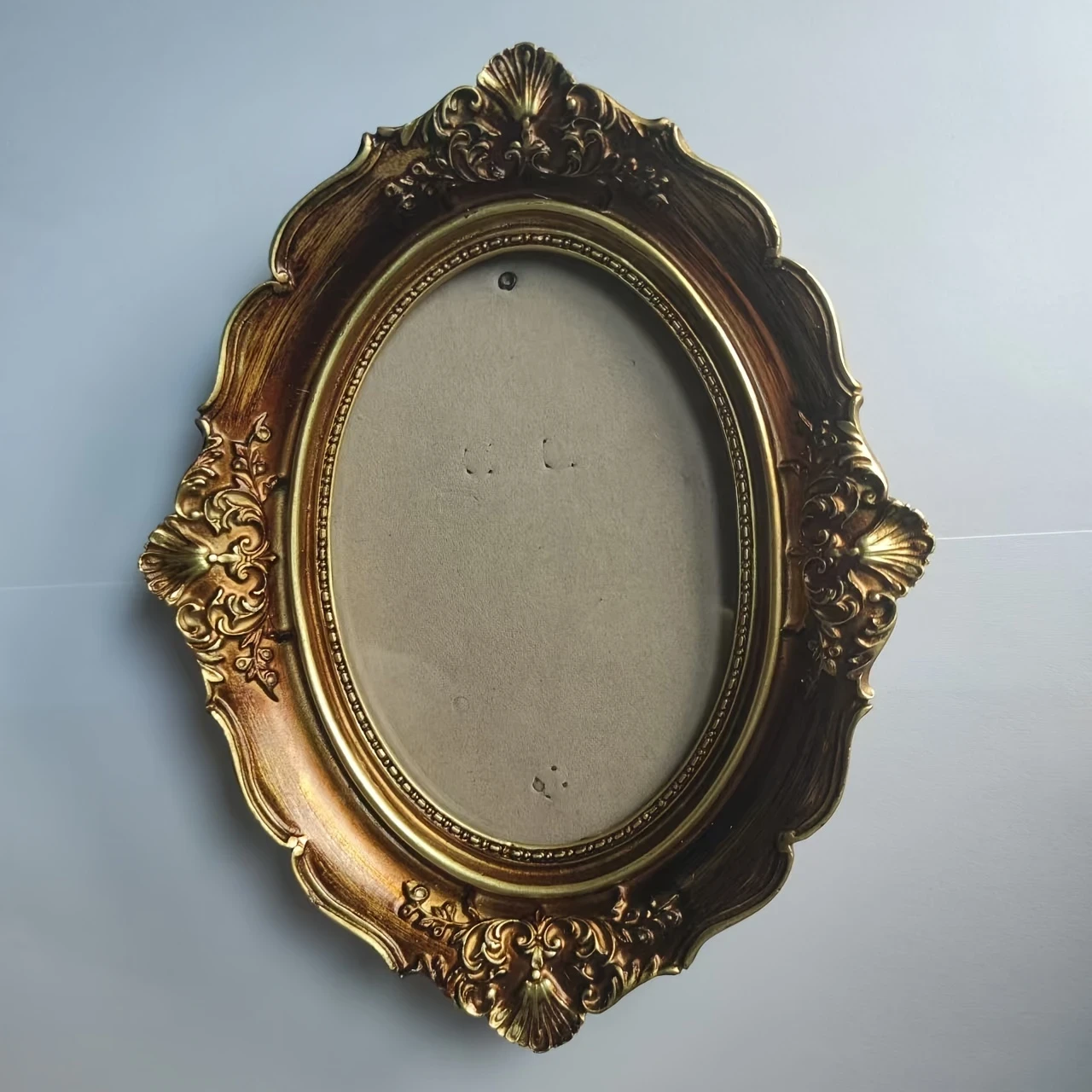 Vintage-Inspired Bronze & Golden Glass Oval Frame  Elegant European Decorative Art and Craft Piece for Living Room, Unique Gift Idea, Perfect for Room Decor