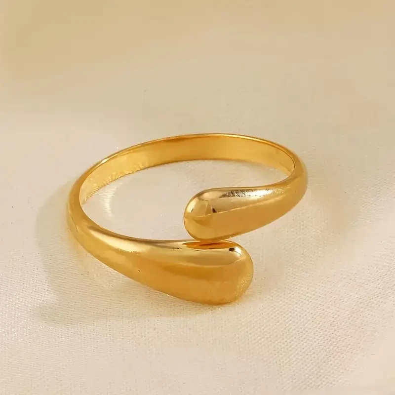 Elegant Golden-Tone Stainless Steel Open Ring  A Refined Statement for the Modern Woman