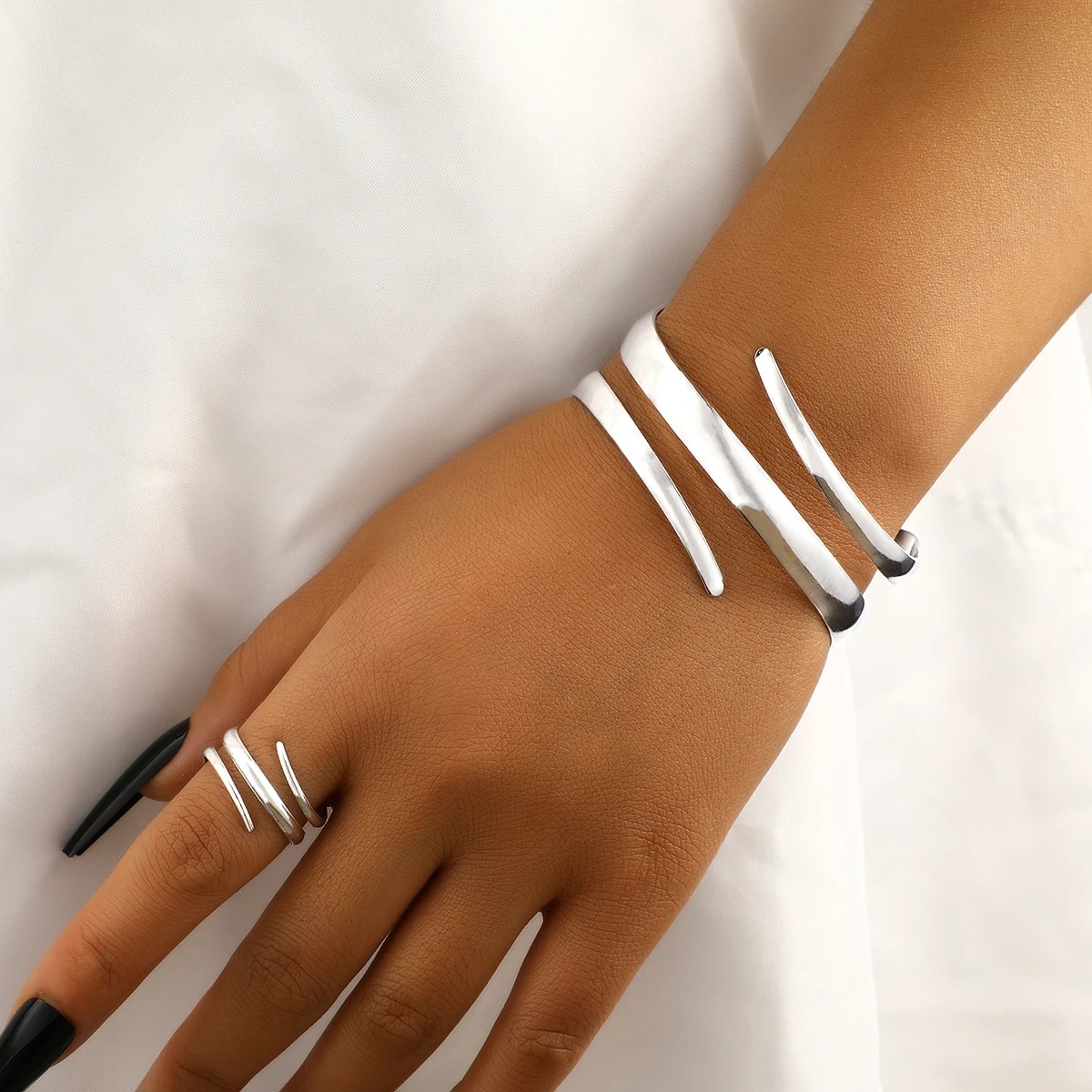 European and American Thick Bracelet and Ring Jewelry Set for Women