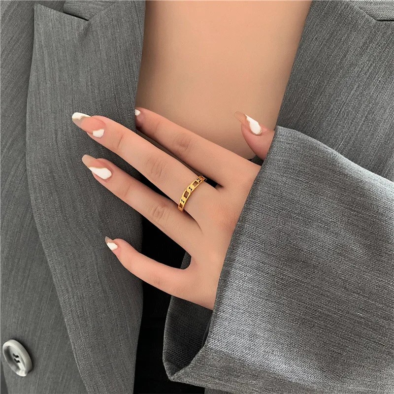 Vintage French Hollow Chain Twist Ring for Women